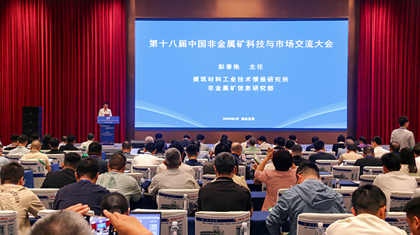 從石墨到石英，頂立科技裝備領(lǐng)航非金屬礦物材料制備新方向 (1).jpg